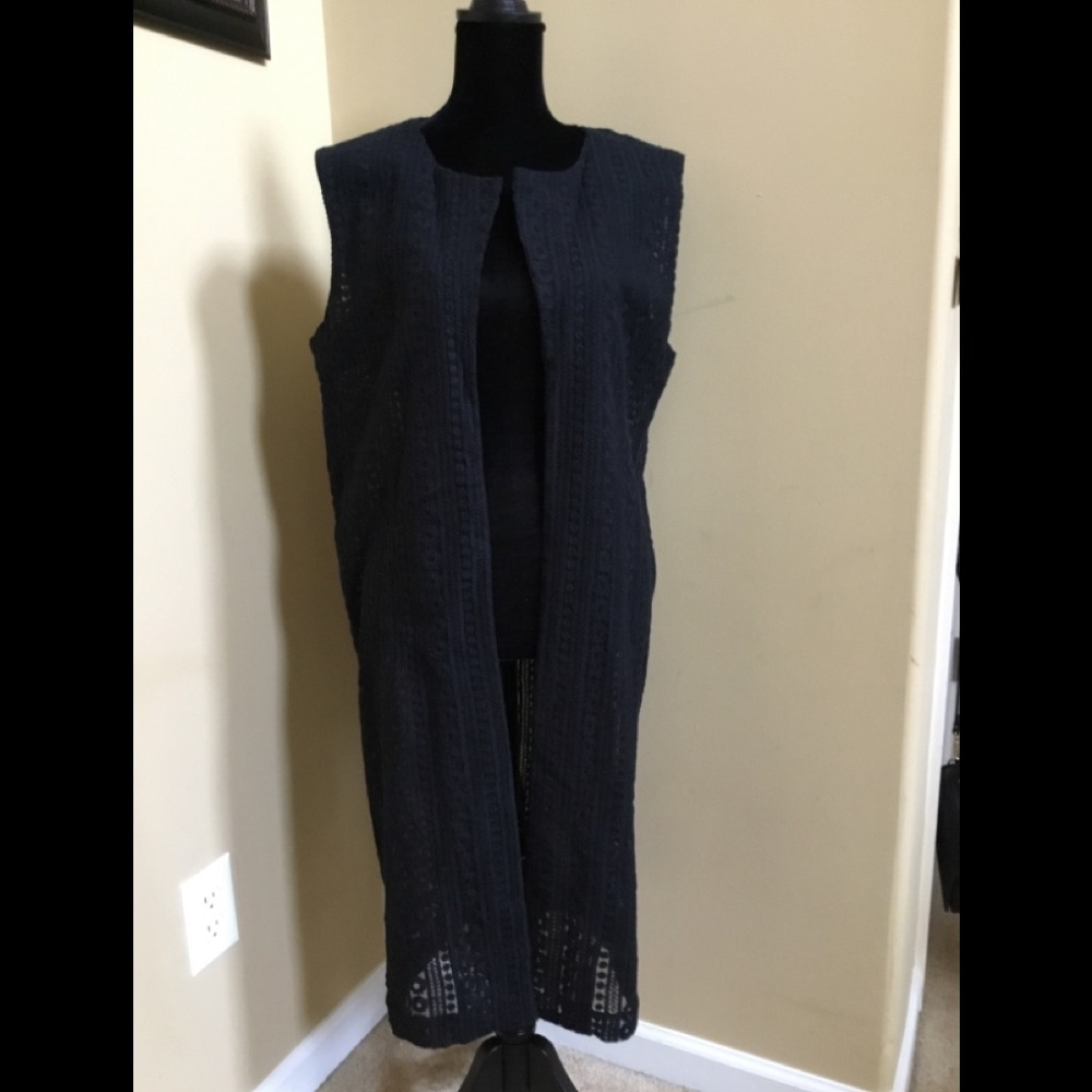 NINE WEST black sleeveless crochet cardigan